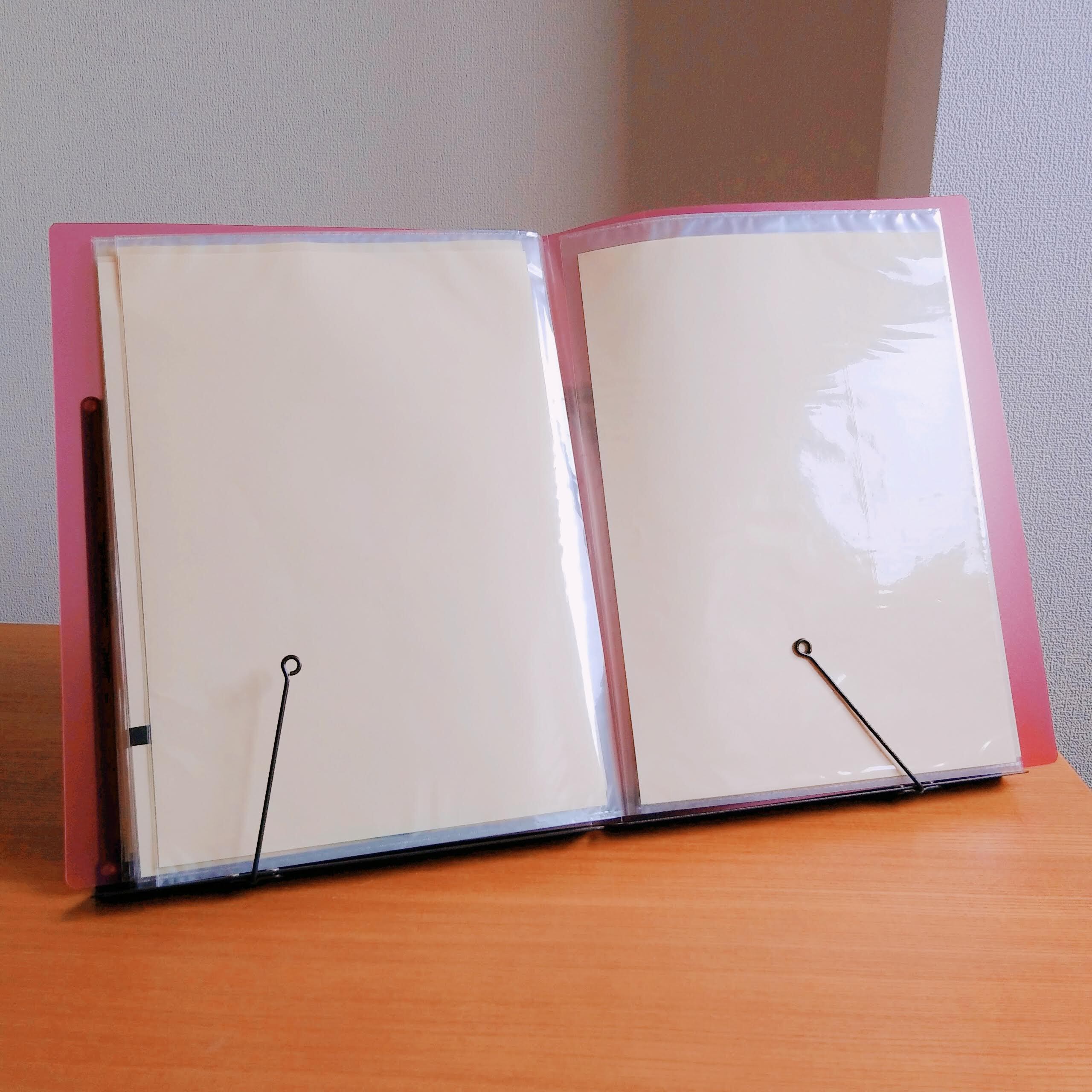 A4ファイルの載せた卓上譜面台